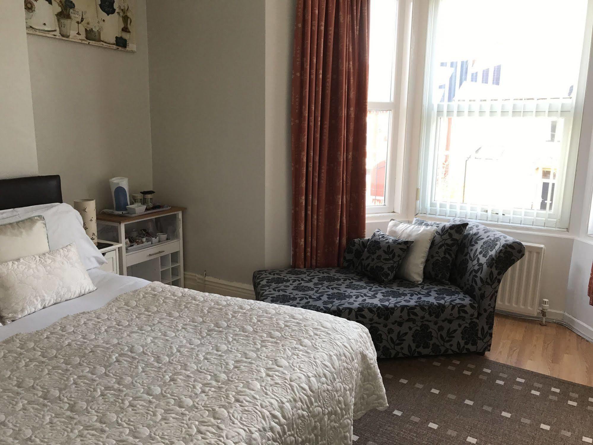 Lighthouse Guest House Whitley Bay Extérieur photo
