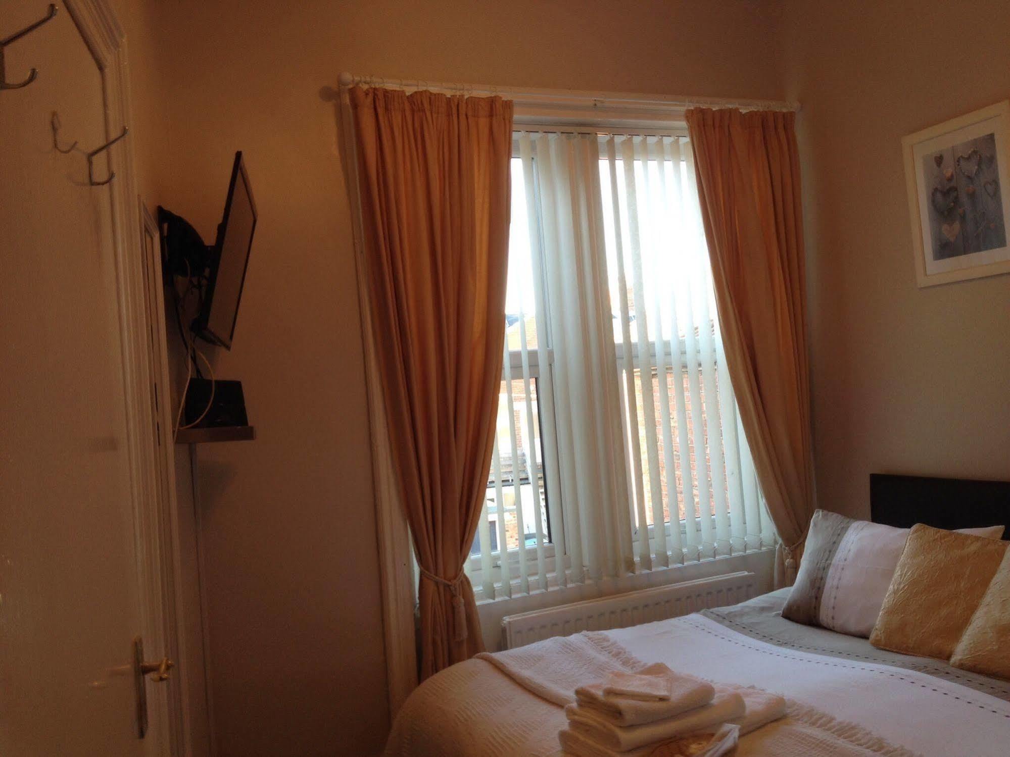 Lighthouse Guest House Whitley Bay Extérieur photo